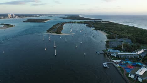 volando más allá de seaworld resort, amanecer, gold coast broadwater, calma