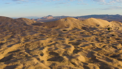 Vista-Aérea-De-Las-Dunas-De-Kelson-En-El-Desierto-De-Mojave