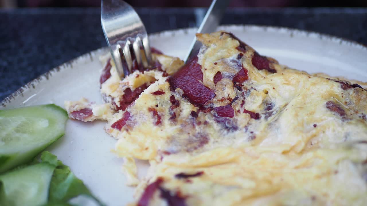 베이컨과 러드와 함께 오의 접시