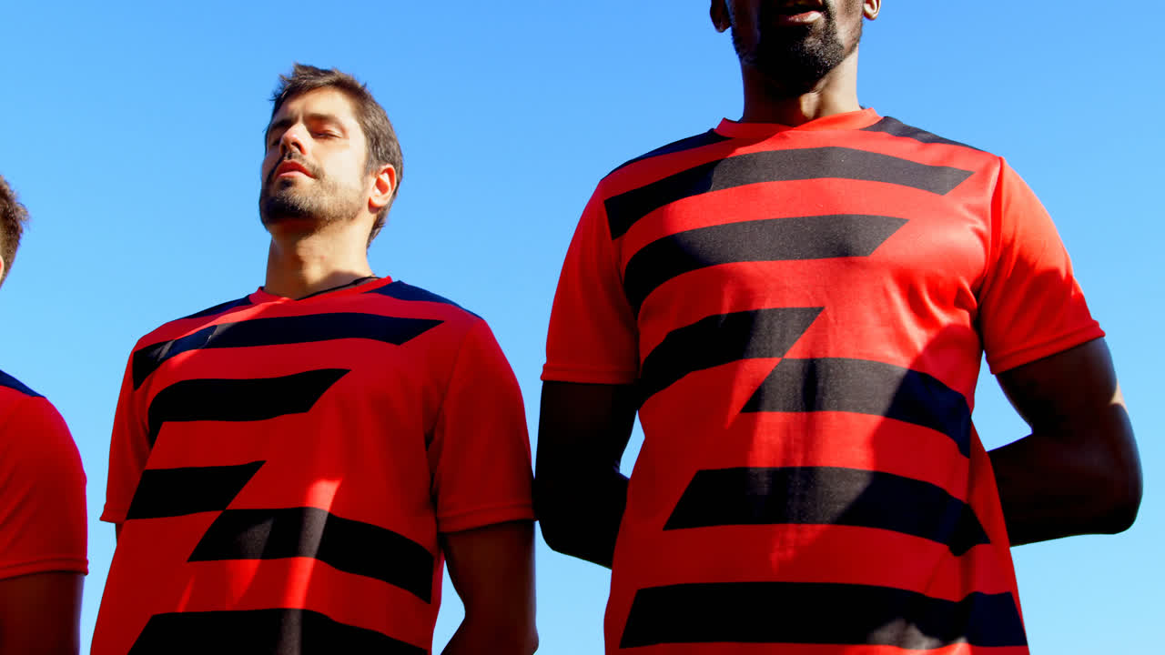 jugadores de fútbol cantando el himno nacional 4k