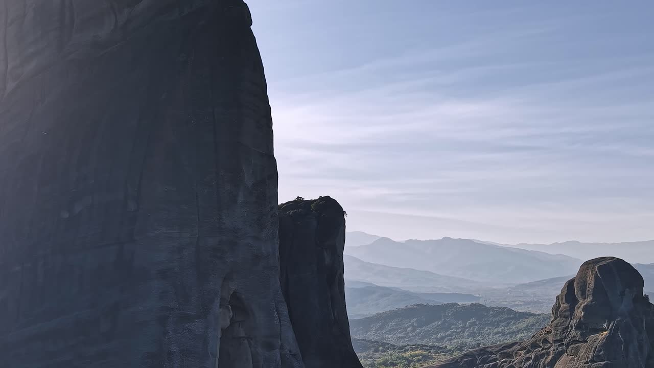 Yunanistan'daki kayalık yamaçların ve dağların nefes kesici manzarası