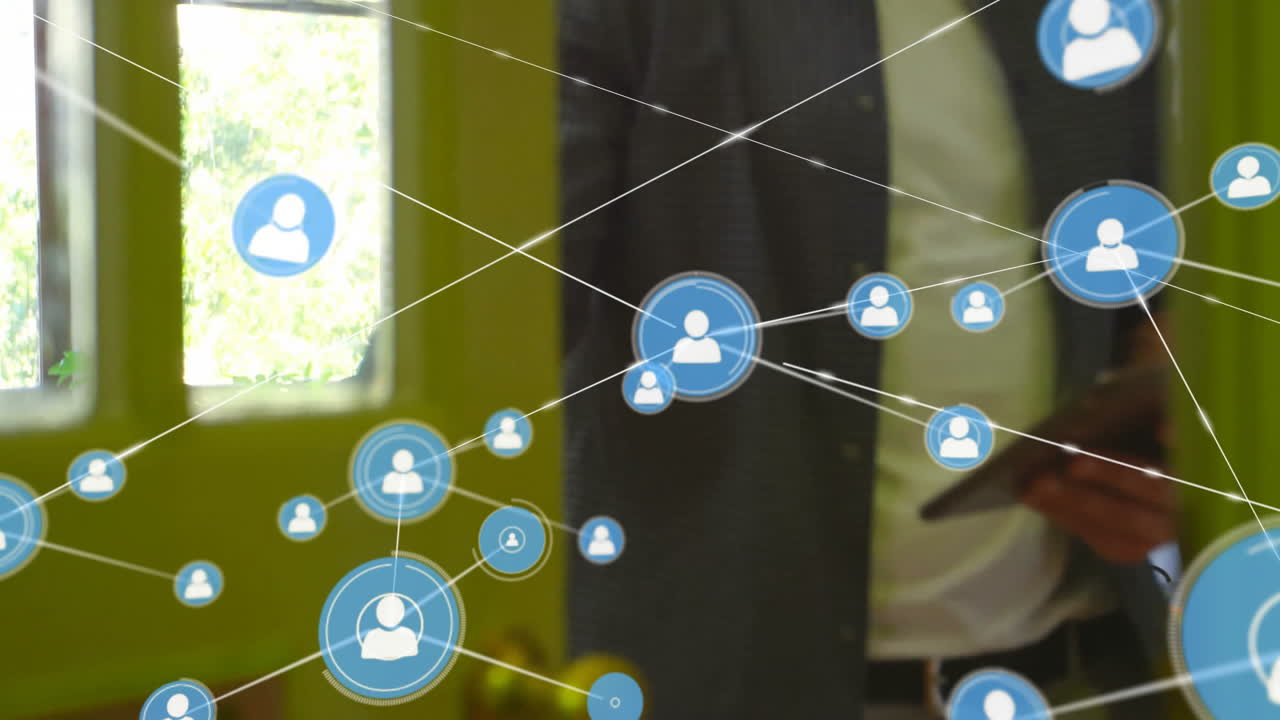 네트워킹 아이콘 및 연결 애니메이션: 태블릿을 사용하는 비즈니스 사람