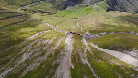 Antenne:-Dampfzahnradbahn,-Die-Einen-Berg-Erklimmt