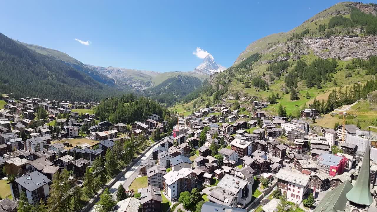 Zermatt, Svizzera, Europa in primavera, vista aerea del Cervino, la montagna del cioccolato Toblerone.