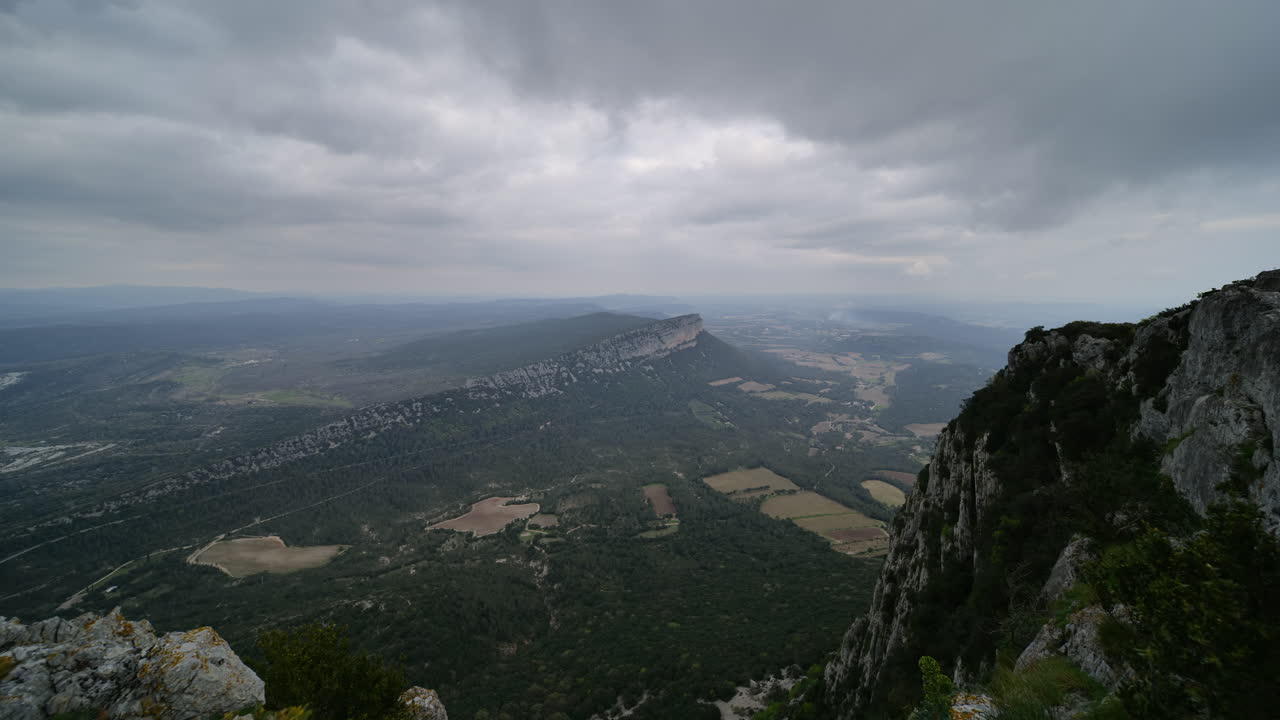 tiempo lapso día tormentoso cumbre pic saint loup hortus francia