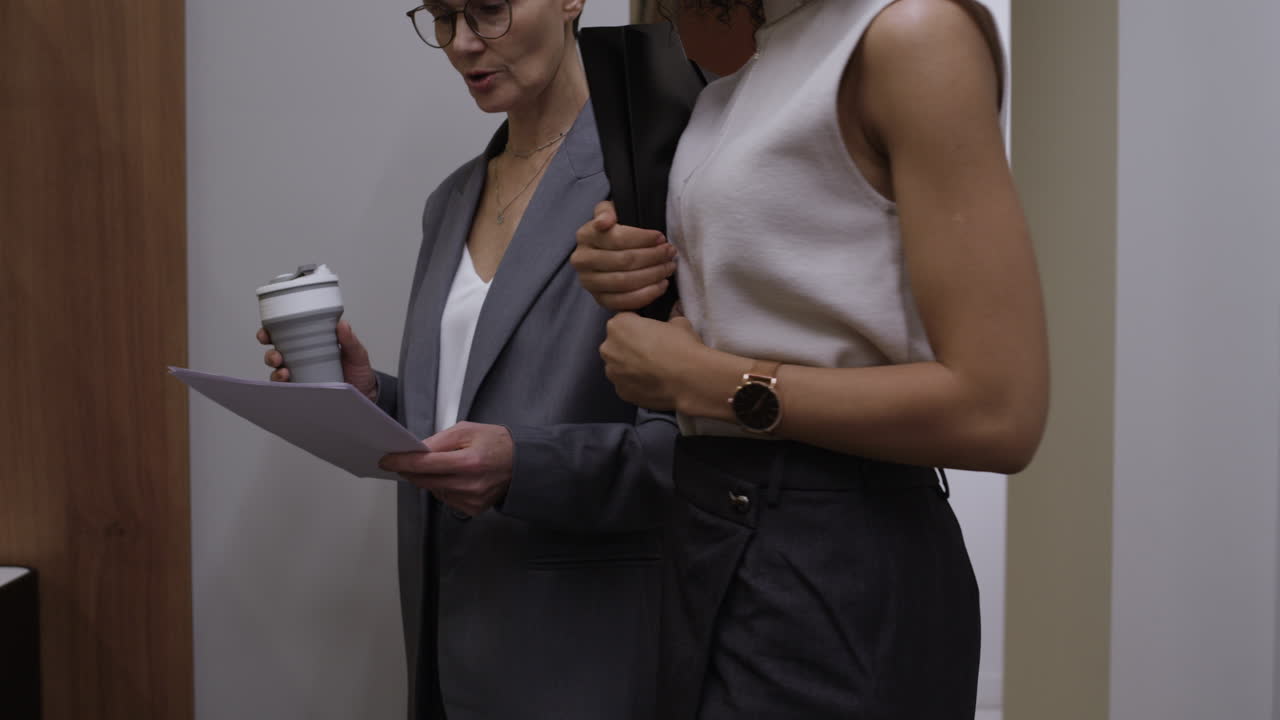 mujeres de negocios en discusión