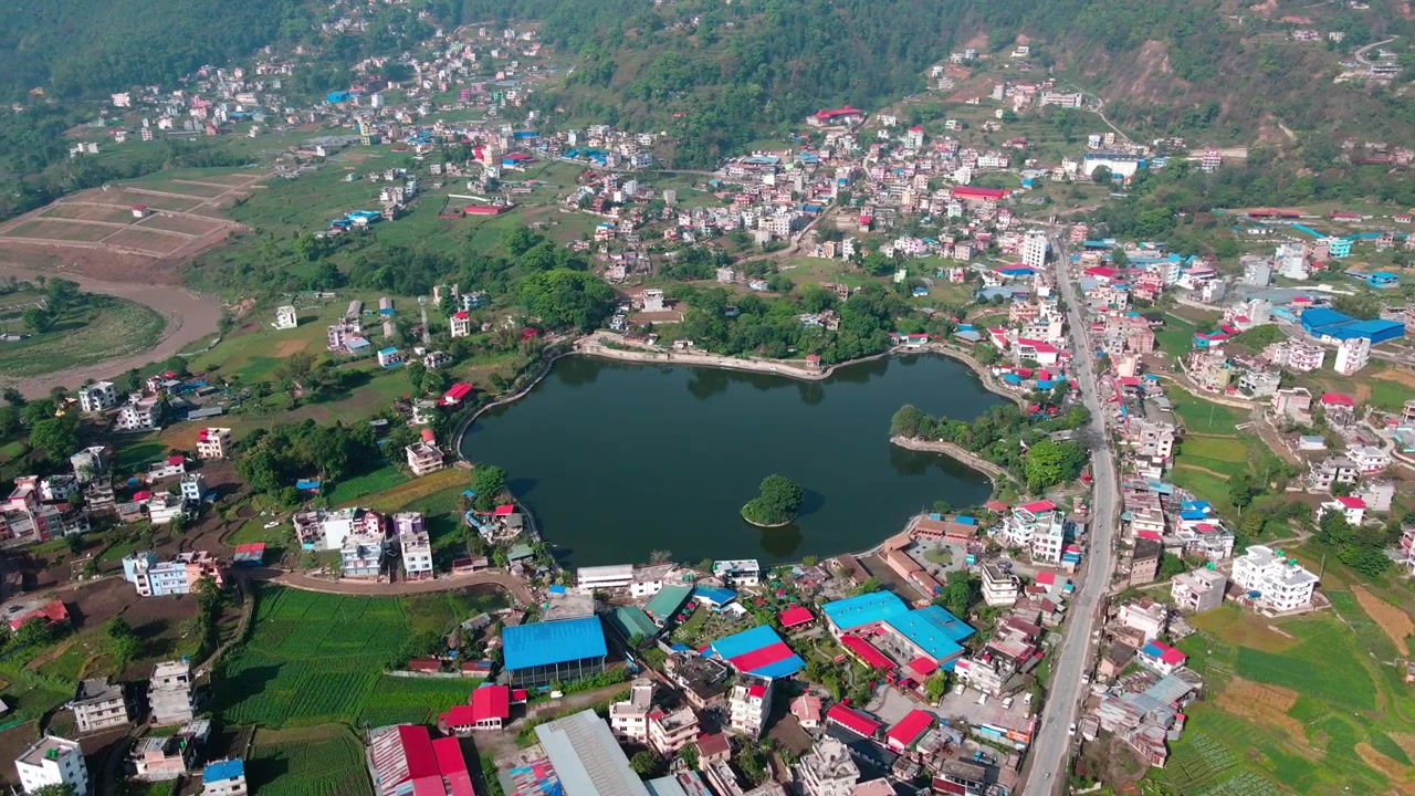 Katmandu, Nepal'deki doğal Taudaha Gölü'nün Drone Görünümü