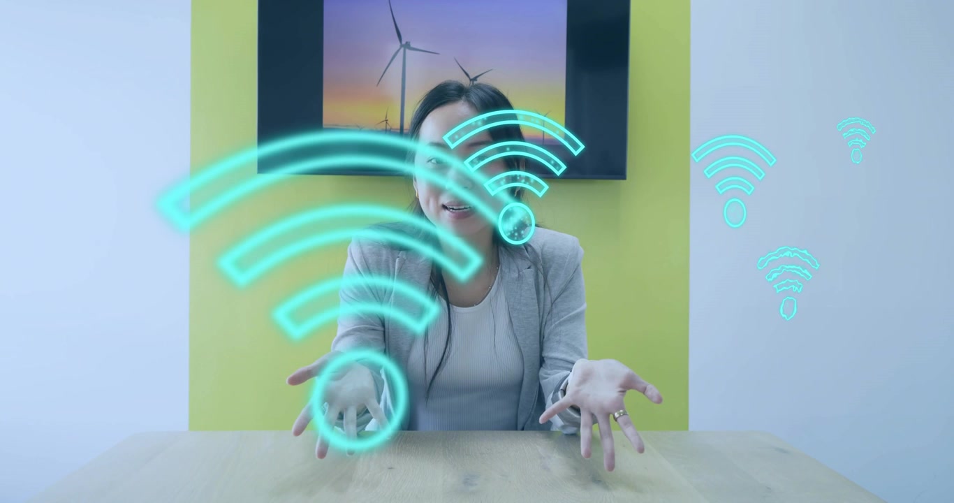 Kvindelig vært starter Wi-Fi-symboler, der guider energibølger, som driver teknologisk netværksudvidelse.