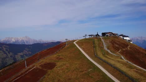 Luftaufnahme-Der-Skilifte-Auf-Dem-Berggipfel-Des-Berges-Schmitten-In-Österreich