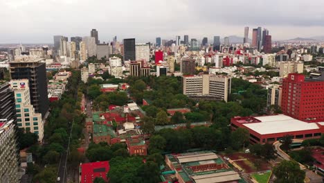 Edificios-De-Departamentos-En-El-Centro-De-La-Ciudad-De-México,-Drones-Aéreos-Cerca-De-La-Vista