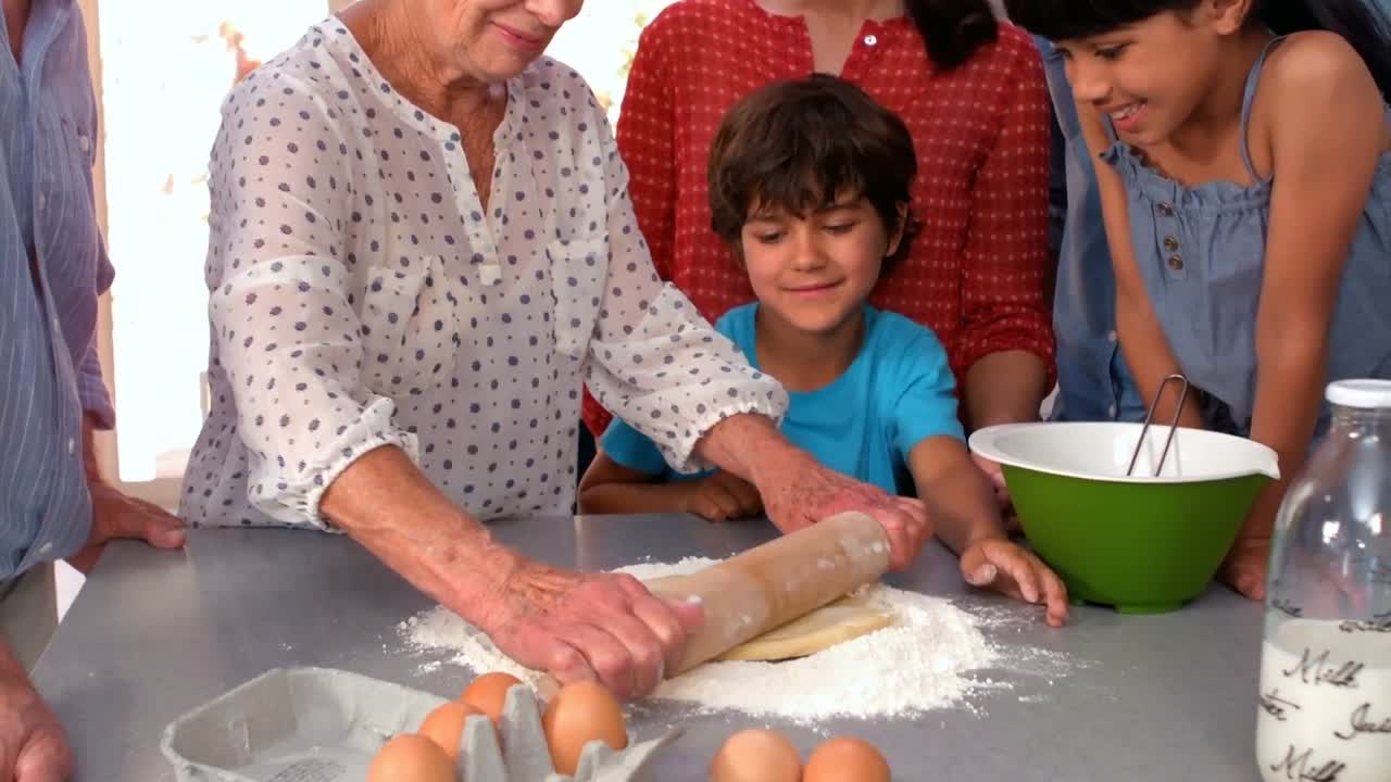 Multi-generation family baking together