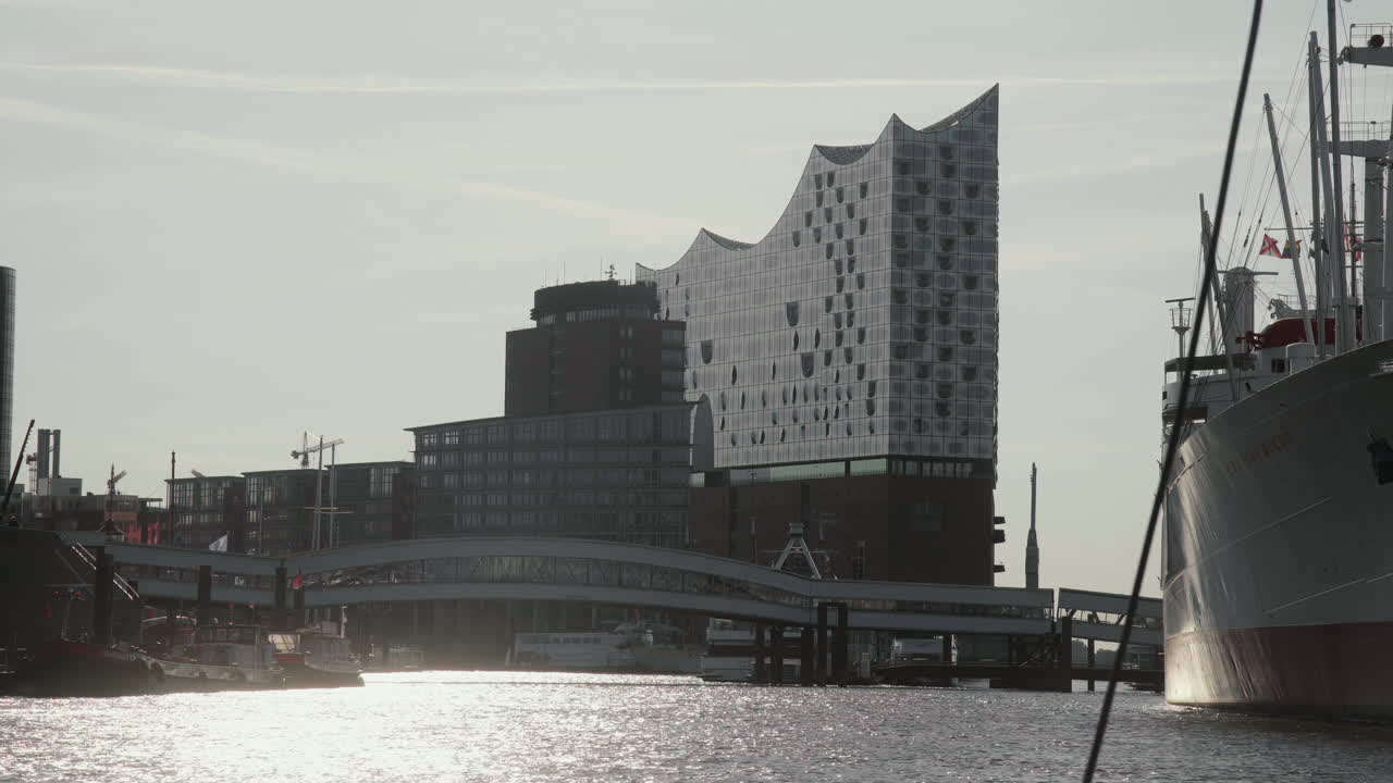 elbphilharmonie a la luz del sol temprano en la mañana-1