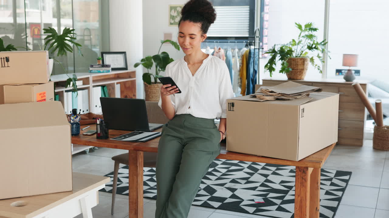 telefone, comércio eletrônico ou designer com caixa