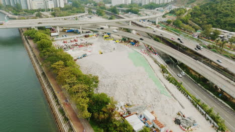 Hong-Kong-China-Asia-Vista-Aérea-De-La-Ciudad-China-Con-Tráfico-De-Carreteras-Durante-Las-Horas-Pico,-Drones-Vuelan-Sobre-La-Conexión-De-La-Carretera-Principal