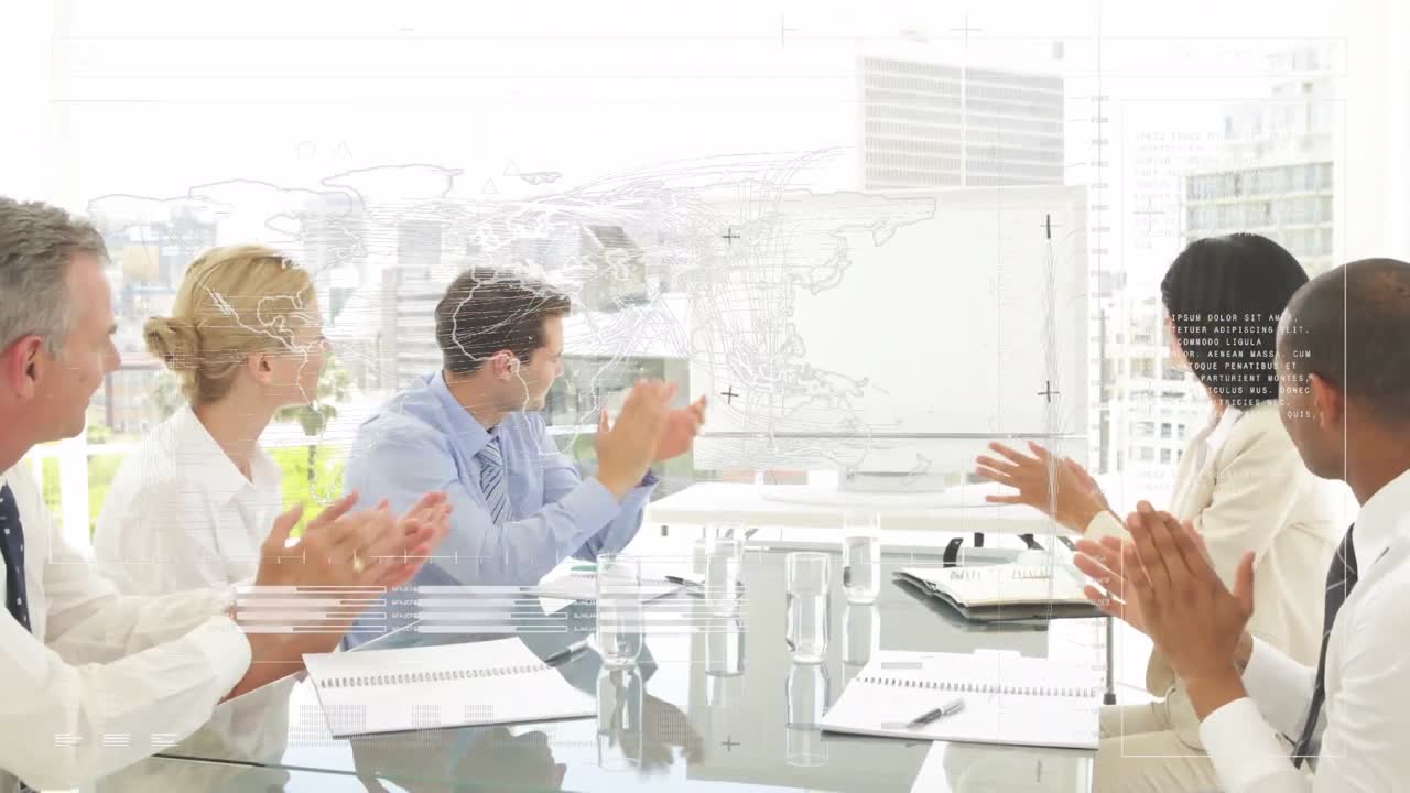 비즈니스 미팅 동안 재무 데이터 처리의 애니메이션