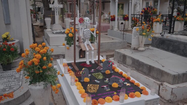 Decorazioni cimiteriali per il Giorno dei Morti