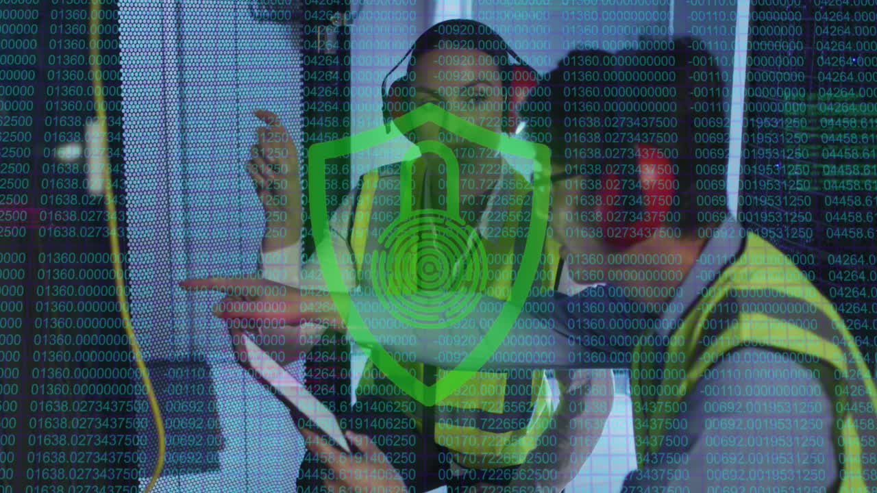 animación de datos sobre diversos ingenieros de ti masculinos y femeninos con tableta por servidor de computadora