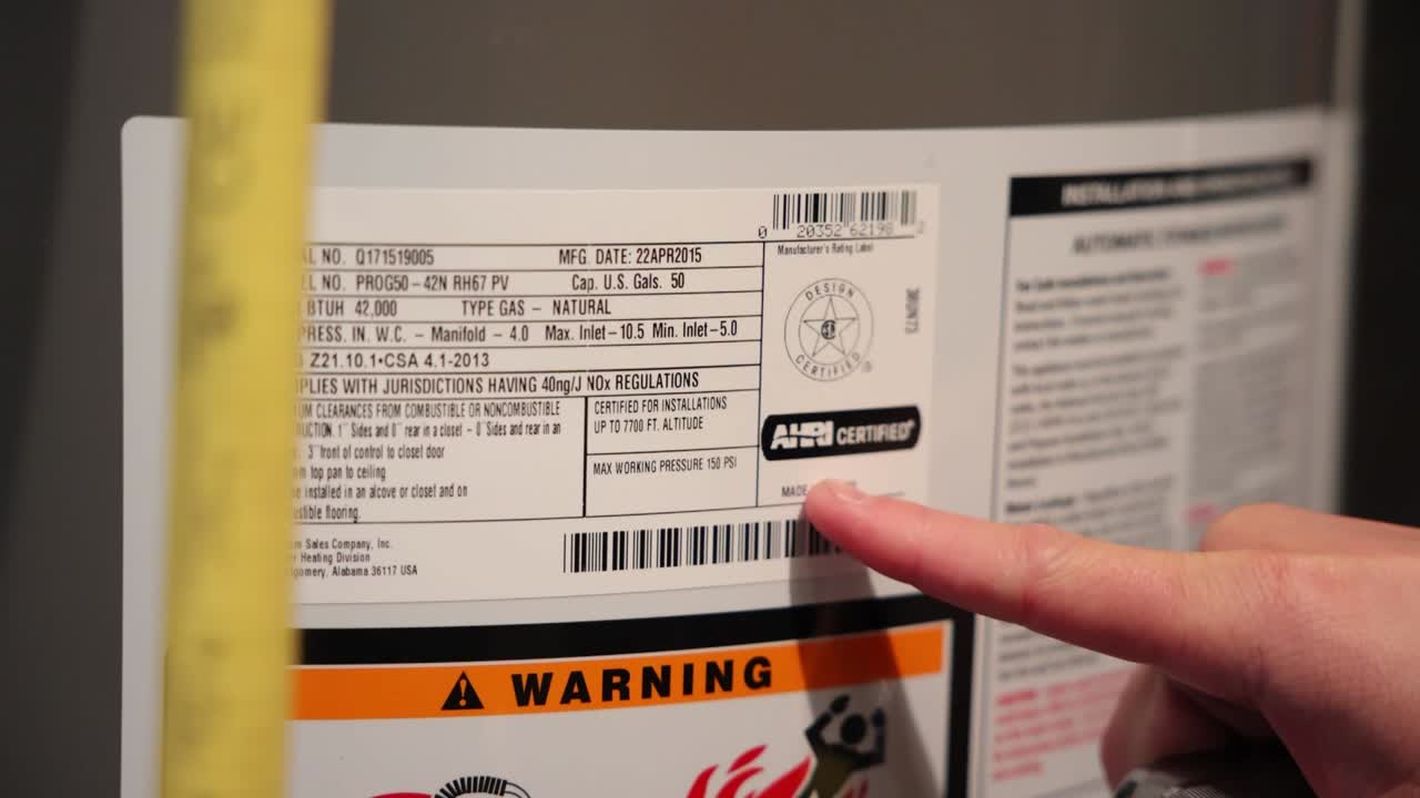 용광로 지침 패널을 검사하는 집주인