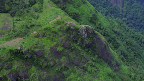 god's own country tourest places in kerala ,paruthumpara or the eagle rock at peerumedu in idukki