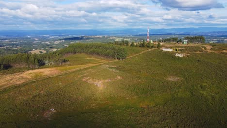 Bergauf-Monte-Picato-Antenne,-Agroforstlandschaft,-Lugo,-Galizien,-Spanien-4k-DJI-Mini-2