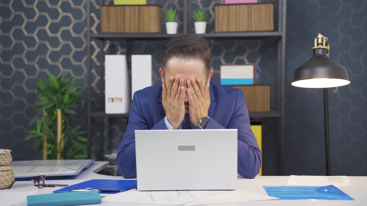 시각 장애가 있는 사업가입니다.