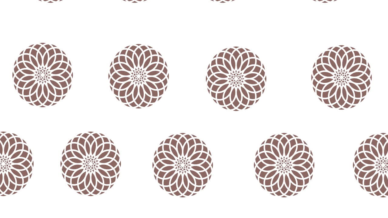 Composizione di righe di fiori rosa che si muovono su sfondo bianco
