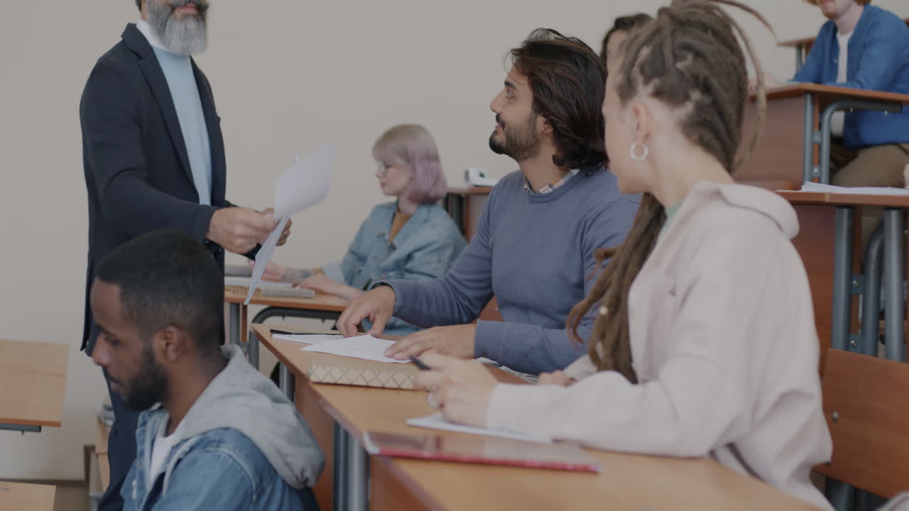 estudiantes en un aula