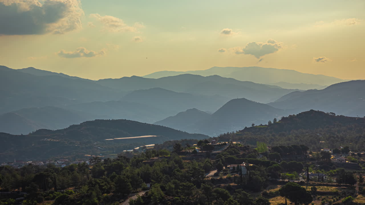 키프로스 의 올림포스 산 위 에 늘어나는 회전 하는  ⁇  구름 의 타임  ⁇ 스