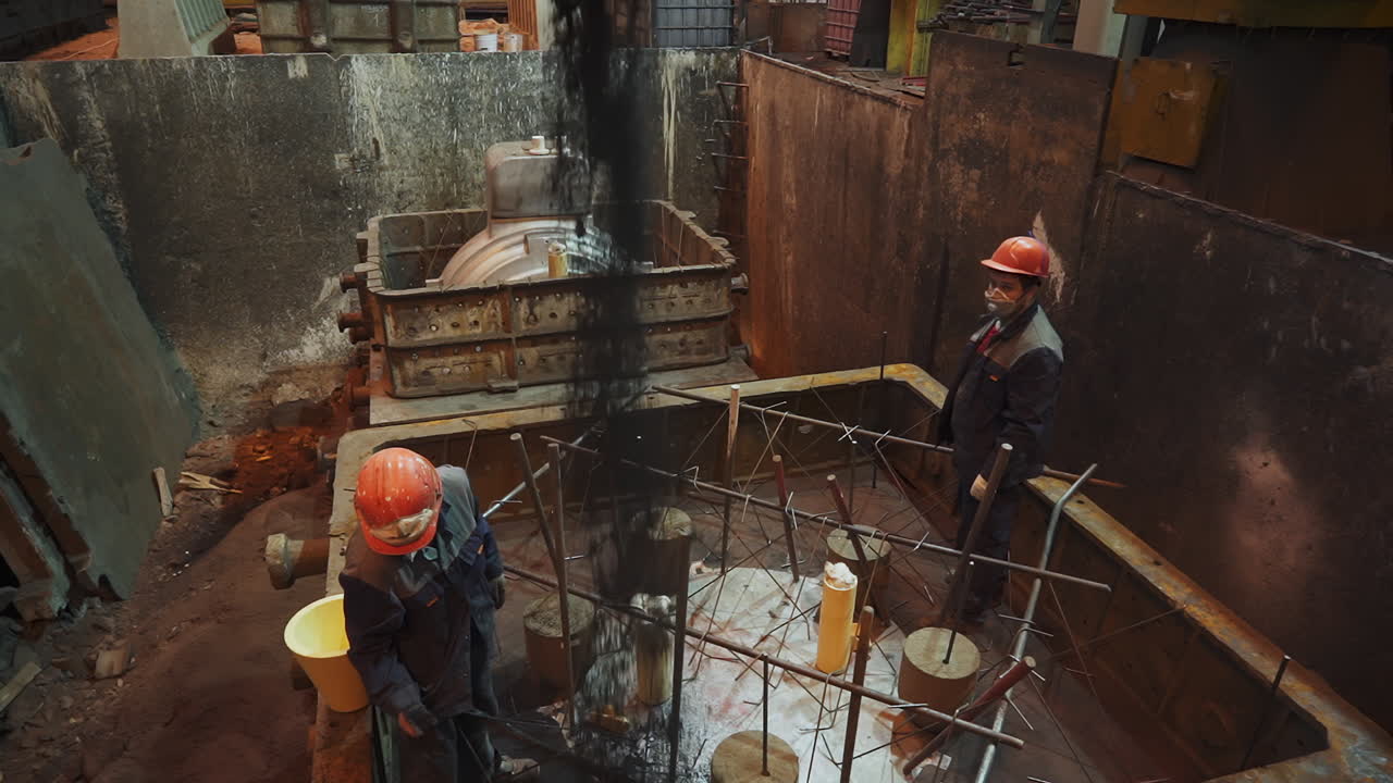 proceso de fundición de metales en una fundición