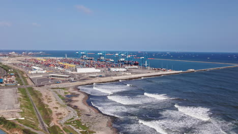 container ship loading and unloading in deep sea port