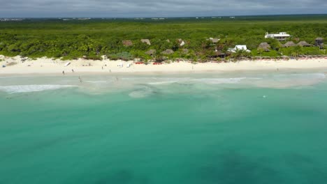 aproximación aérea playa caribe tropical