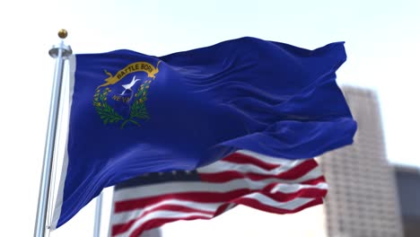 las banderas del estado de nevada y los estados unidos de américa ondeando en el viento.