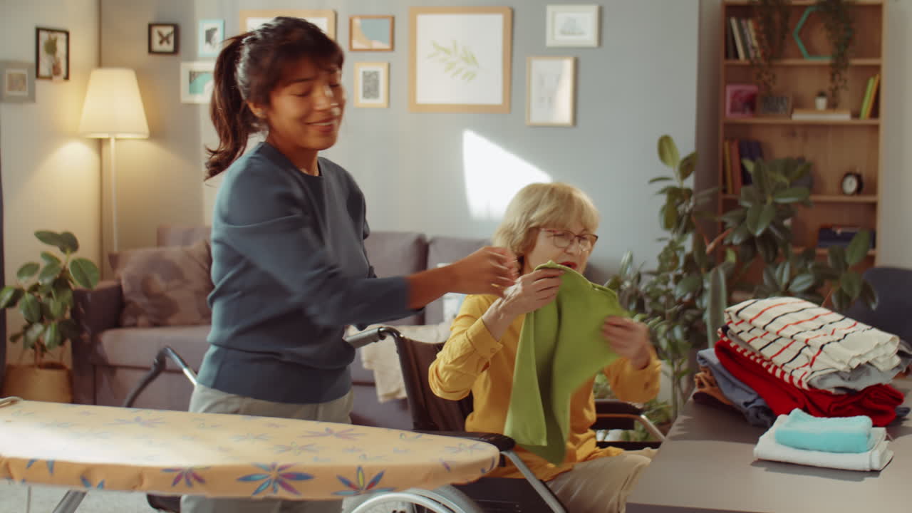 voluntario de planchado de ropa