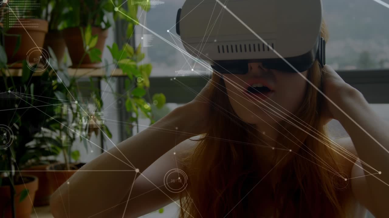 Animazione di una rete di connessioni su una donna caucasica che usa un visore VR