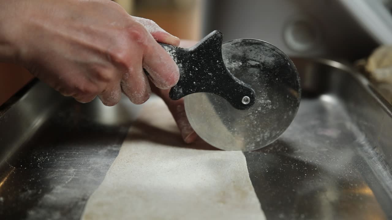 파스타 반죽을 준비하는 것