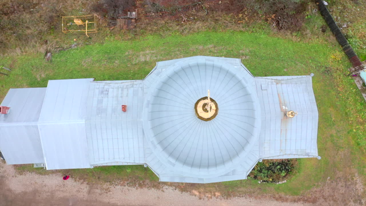 전통적 인 러시아 정교회 교회 의 공중 사진