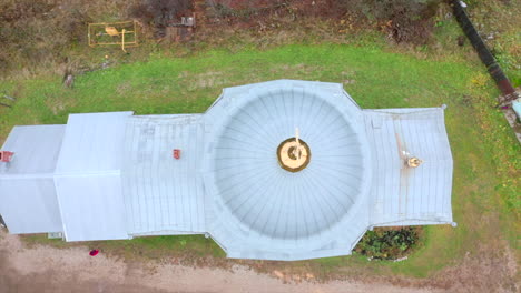 vista aérea de una iglesia ortodoxa rusa tradicional