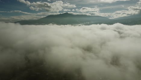 Mañana-Soleada-Con-Vista-Al-Volcán-Pasochoa