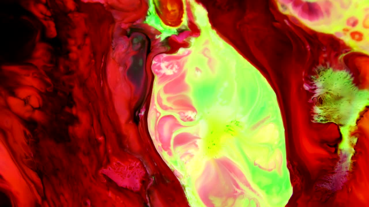 colores abstractos extendiendo pintura girando y estallando