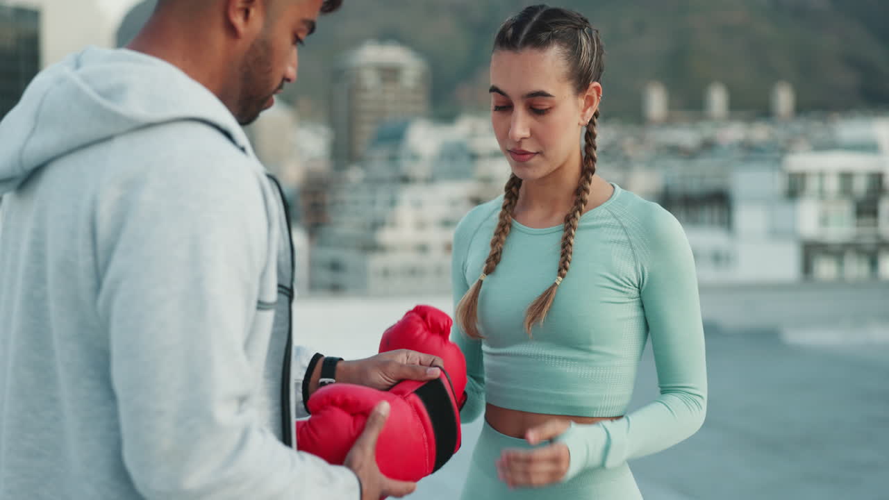 entrenador personal, mujer boxeadora