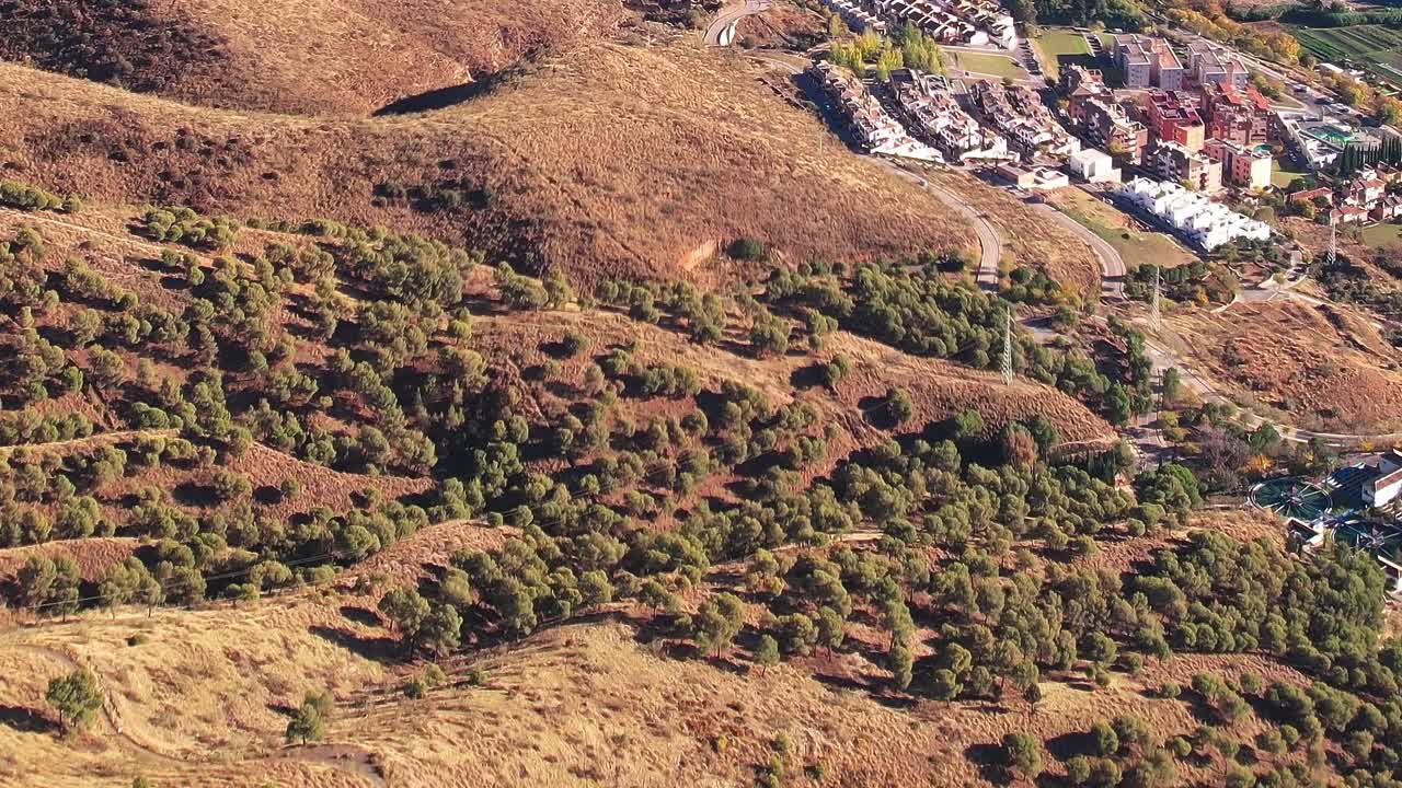 Explorando las colinas cerca de Granada (España) durante el día