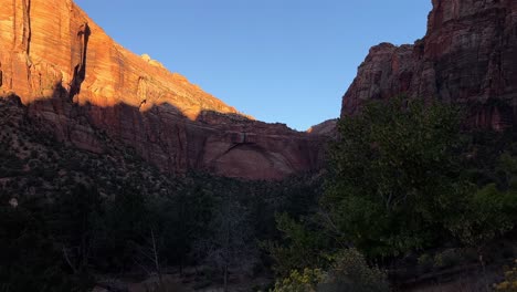 El-Gran-Arco-En-El-Sureste,-Parque-Nacional-Zion,-Utah,-Estados-Unidos