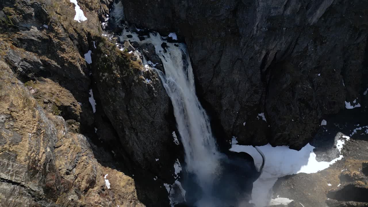 catarata de voringsfossen - eidfjord, noruega - orbita de aviones no tripulados de 4k