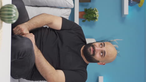 el video vertical del chico tímido.