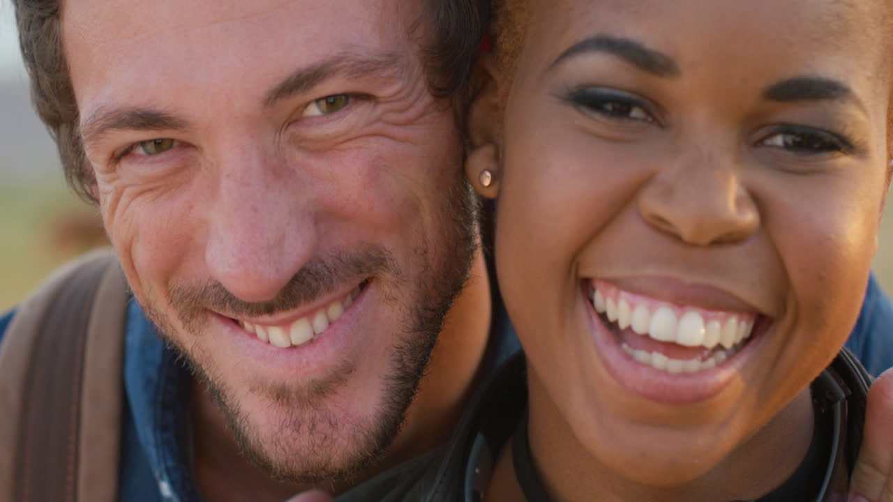 amor, interracial y abrazo de pareja