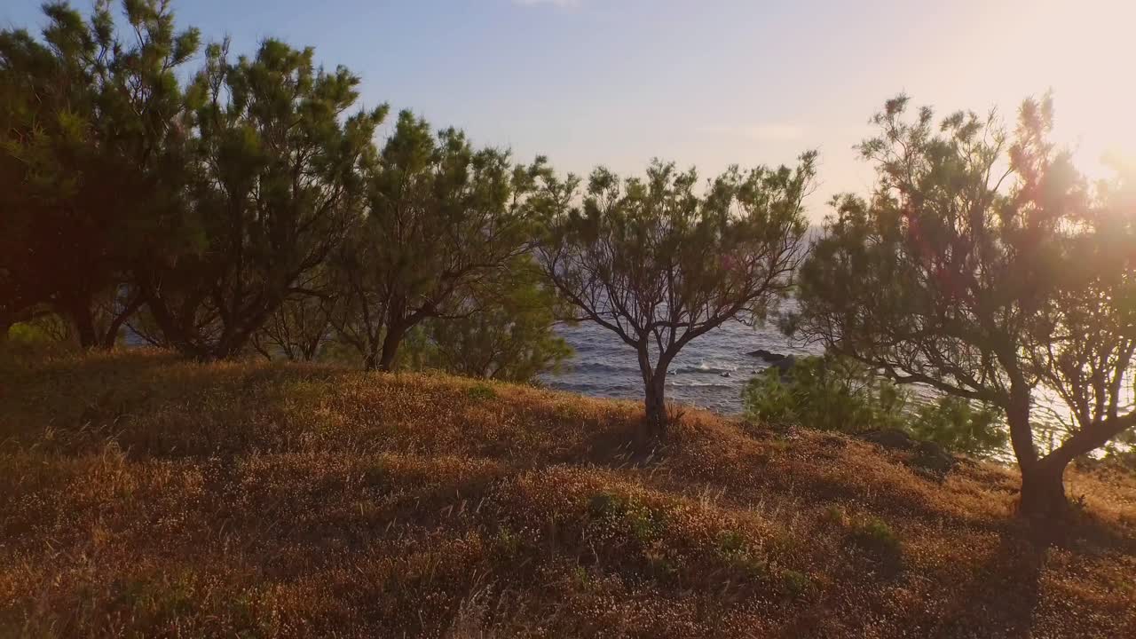 Aerea: Tramonto sulle scogliere di Molyvos, Lesbo.