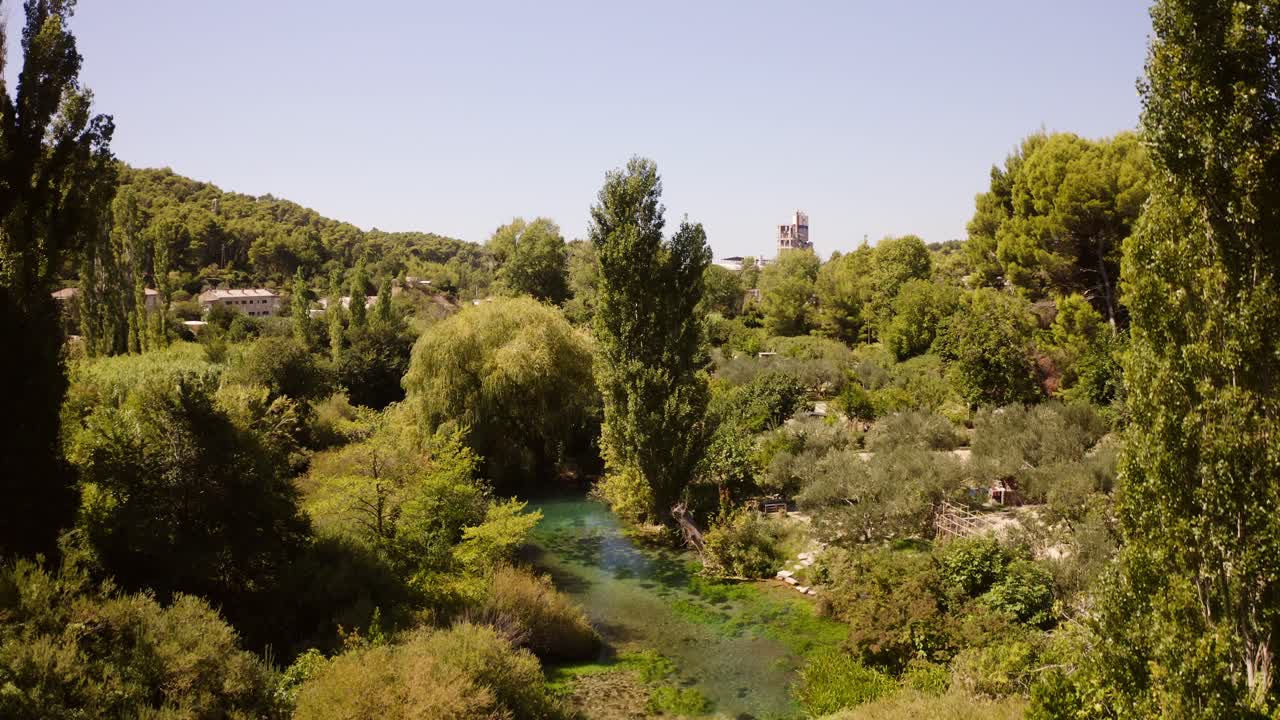 hermosa vista al rio y la naturaleza