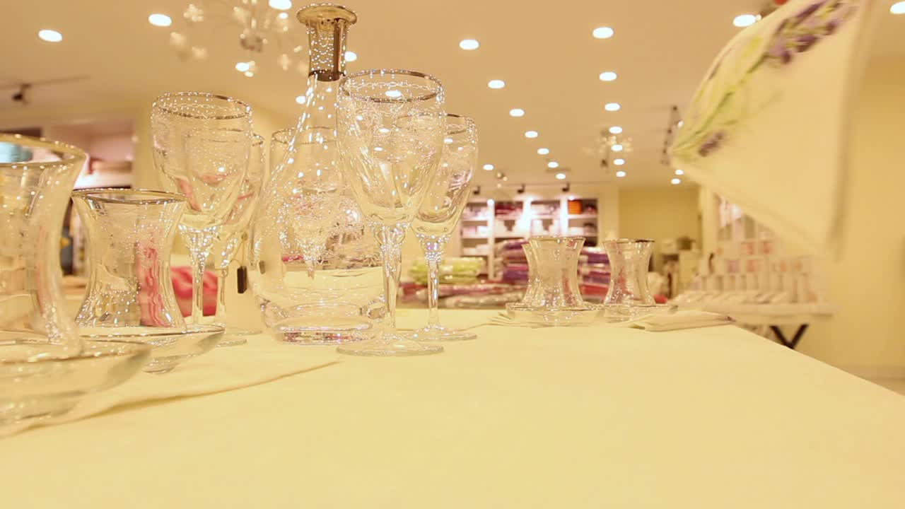 주방 용품 가게 에서 쇼핑 하는 여자 3