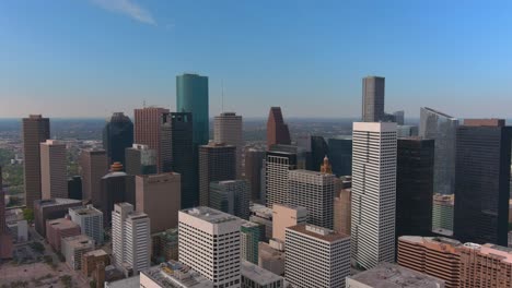 Descending-aerial-of-the-downtown-Houston,-Texas-area