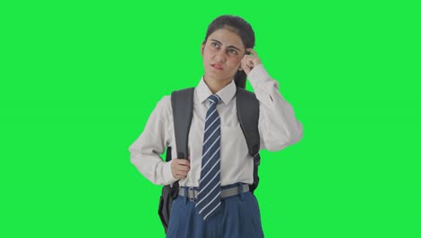 chica de la escuela india confundida pensando en algo pantalla verde